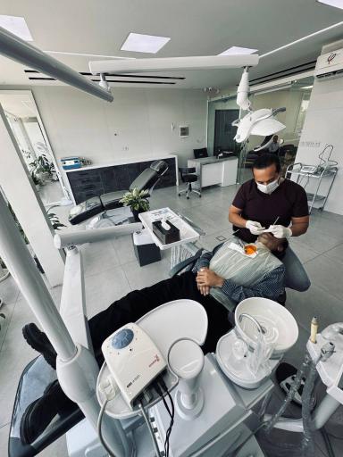 کلینیک دندانپزشکی دکتر مهران میرمرادی