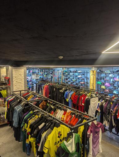 عکس فروشگاه دوچرخه کاپیتان 