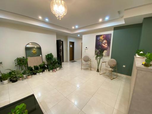 عکس دکتر الهام حلوانی ( پوست مو زیبایی )