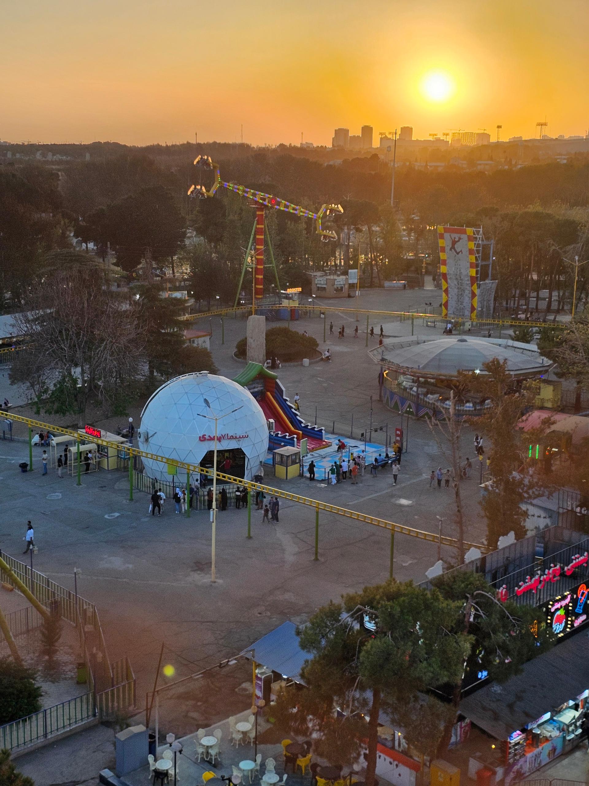 عکس شهربازی ارم 2