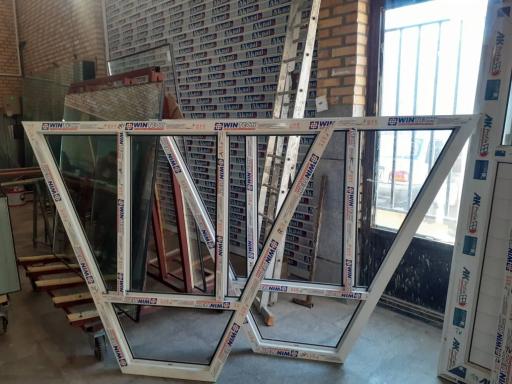 عکس گروه صنعتی آذر پنجره