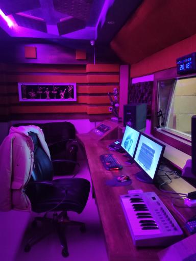 عکس استدیو موسیقی و خوانندگی مشهد