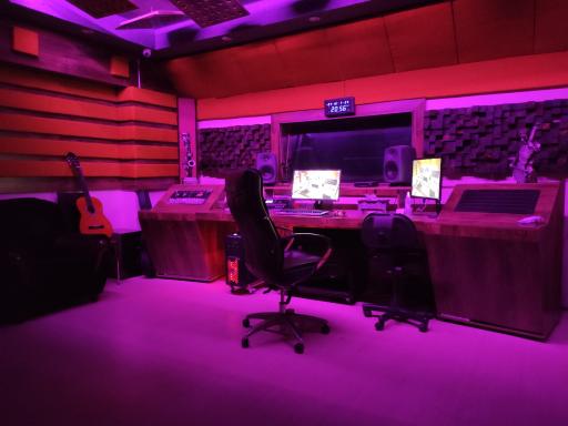 عکس استدیو موسیقی و خوانندگی مشهد