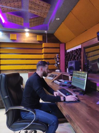 عکس استدیو موسیقی و خوانندگی مشهد