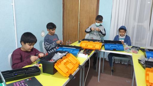 عکس آموزشگاه رباتیک رفسنجان ربات