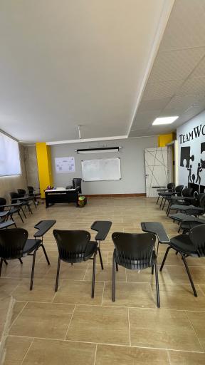 عکس آموزشگاه زبان هنرمند