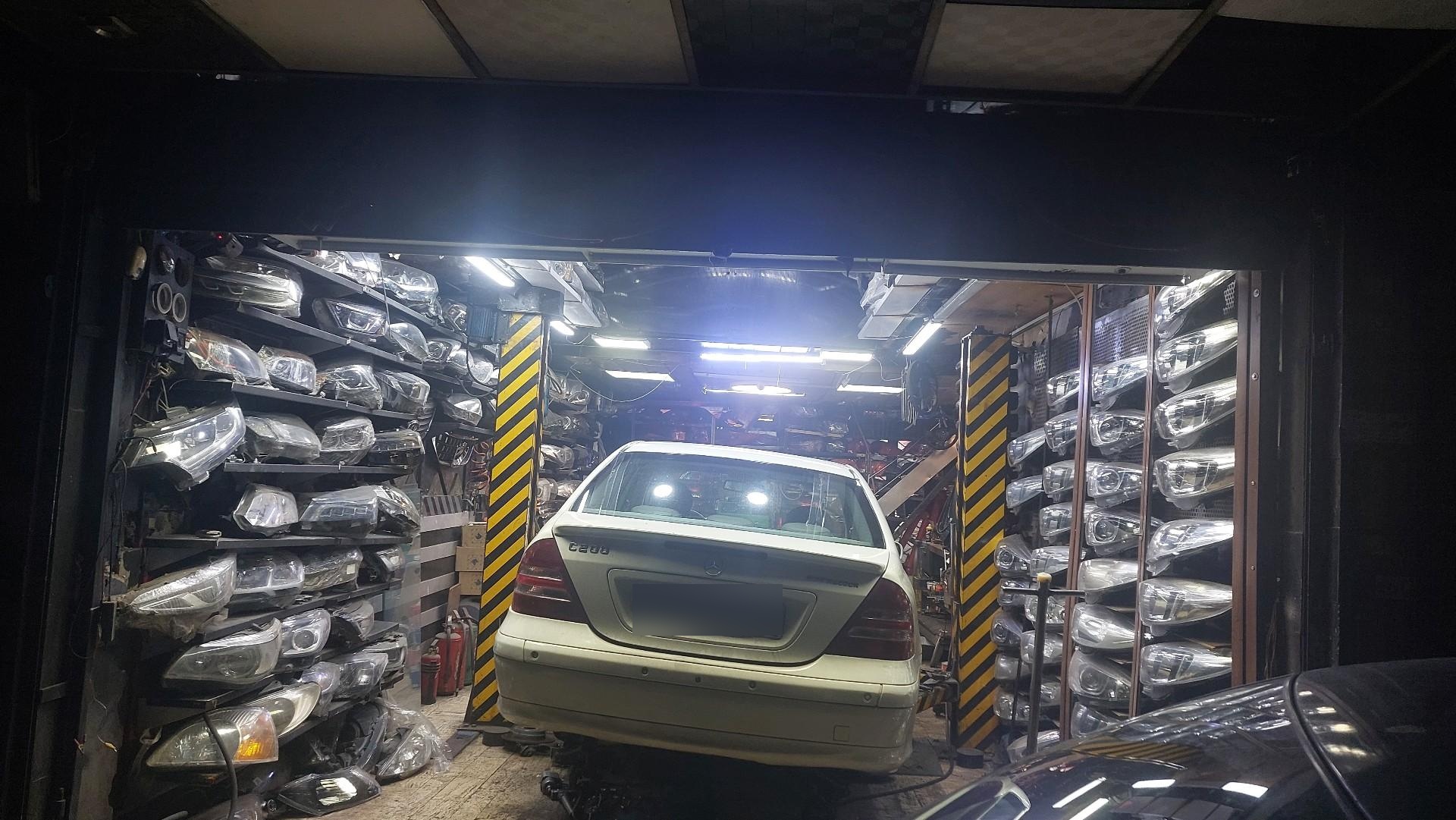 عکس تعمیرگاه چراغ انواع خودرو اولیایی برق اتومبیل