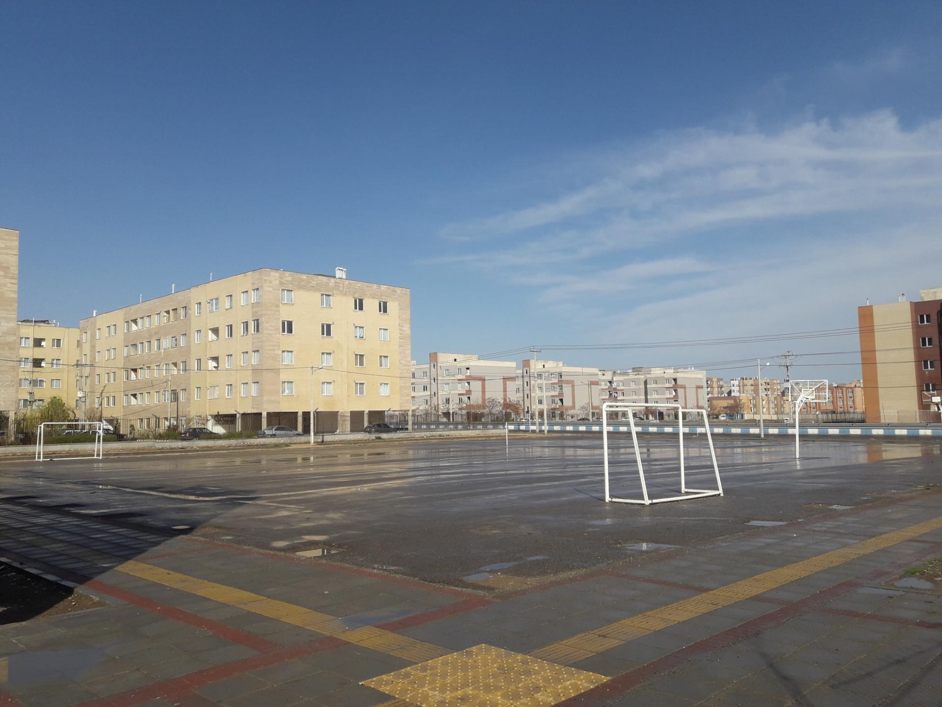 عکس زمین ورزشی فوتبال، والیبال، بسکتبال، بدمینتون بجه