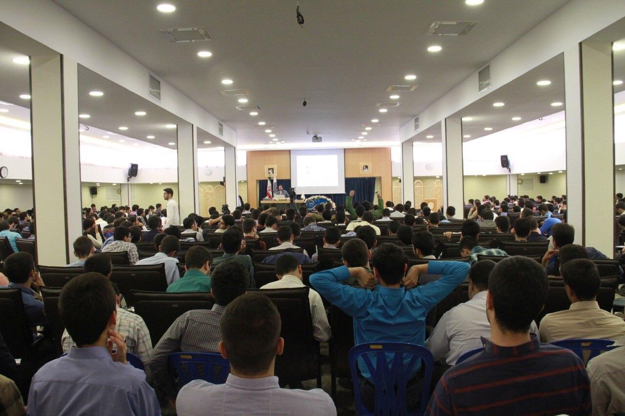 عکس سالن امتحانات دانشگاه امام صادق علیه السلام 