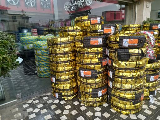 عکس لاستیک فروشی و بالانس مهدی