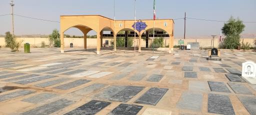 عکس یادمان شهدای روستای غیاث آباد کرند راه آهن