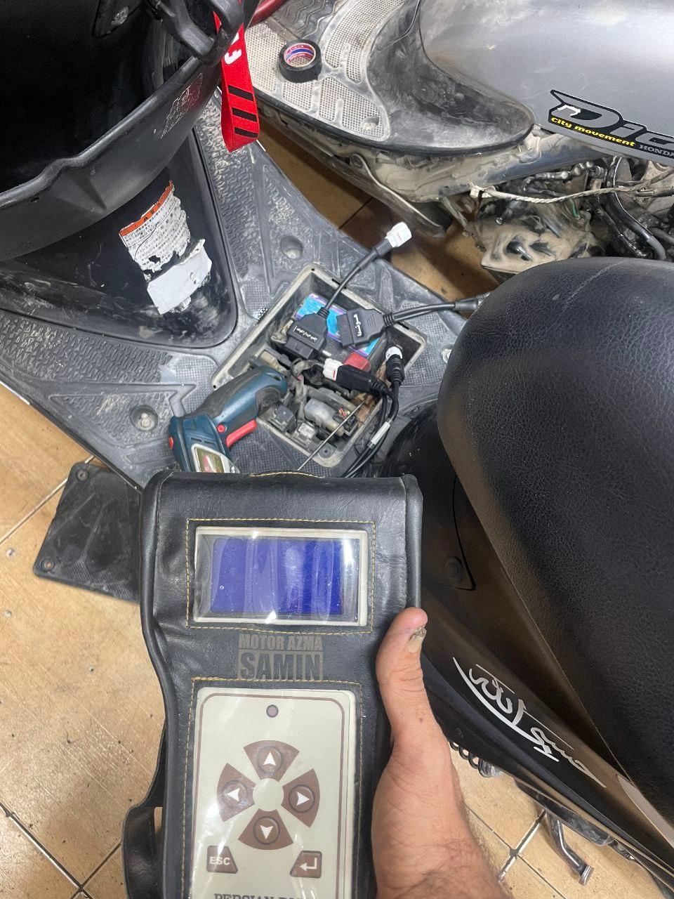 عکس تعمیرگاه موتور سیکلت