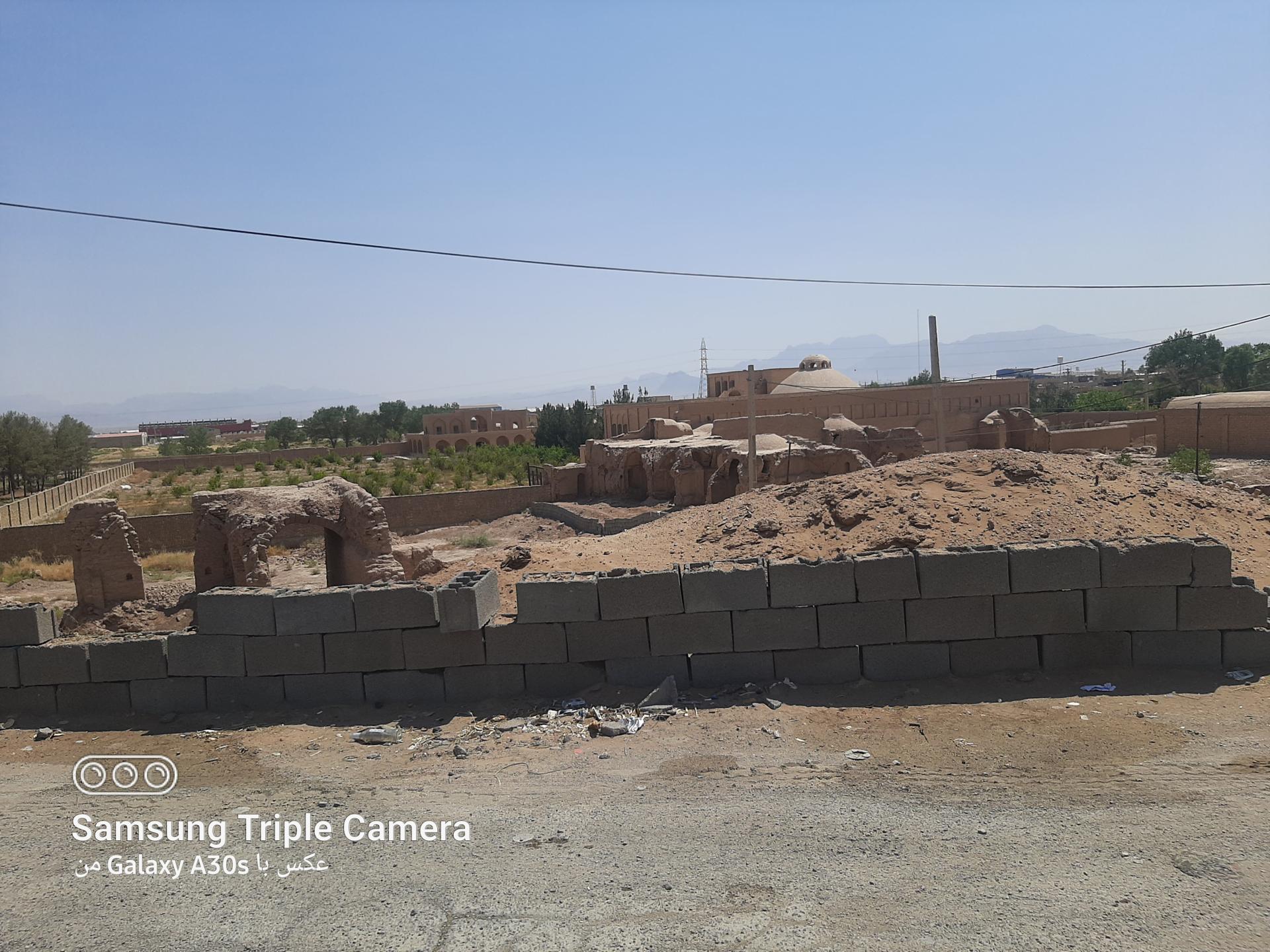 عکس کاروانسرای تاریخی حجت آباد