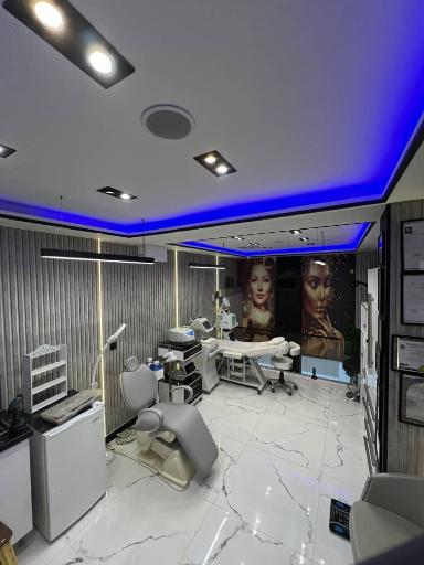 سالن زیبایی  و مراقبت پوستی مانیا