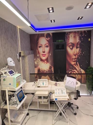 سالن زیبایی  و مراقبت پوستی مانیا