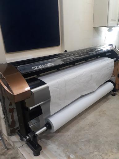 عکس طراحی لباس الگو سازی  چاپ پلات و نمونه دوزی