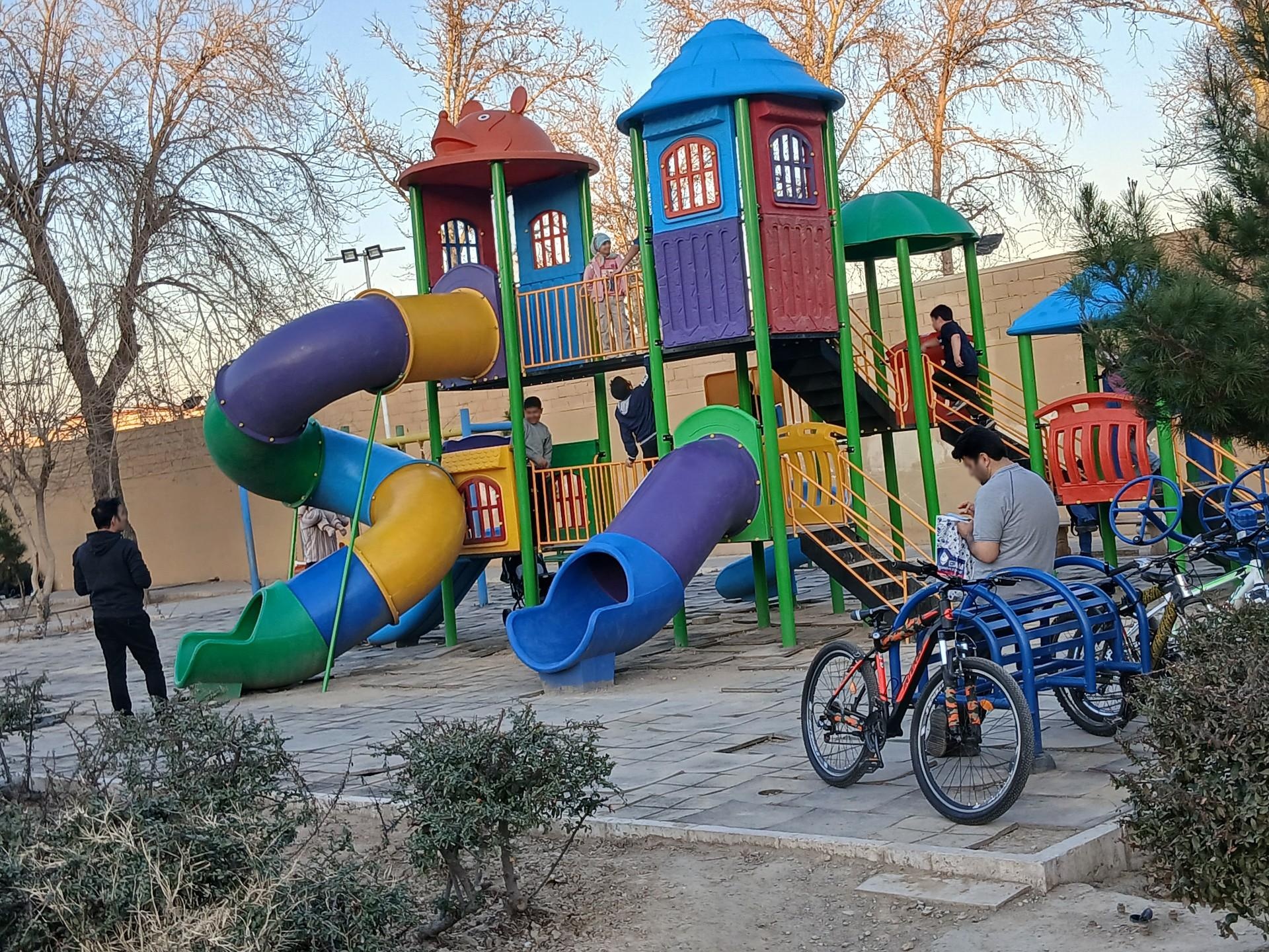 عکس زمین بازی کودکان