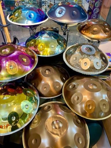 عکس فروشگاه موسیقی آویژه