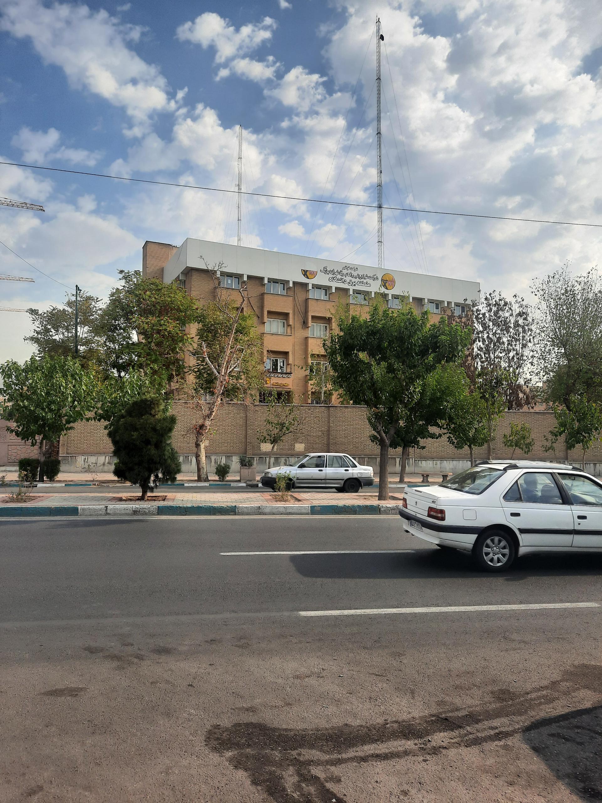 عکس نمایندگی ایران خودرو 5071