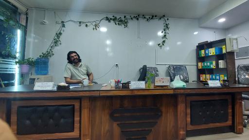 عکس مشاورین املاک ایران ملک