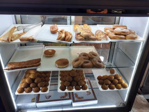 نان بربری و شیرینی پزی