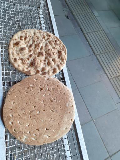نان بربری و شیرینی پزی