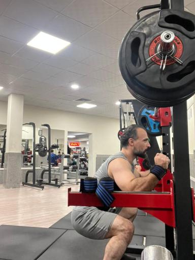 عکس باشگاه بدنسازی اورست