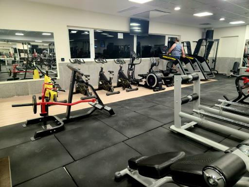 عکس باشگاه بدنسازی اورست