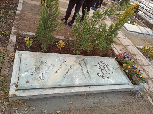 عکس مزار حاج غلامحسین چگنی