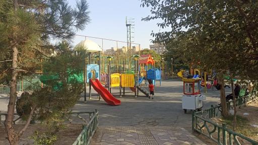 عکس زمین بازی کودکان پارک فجر