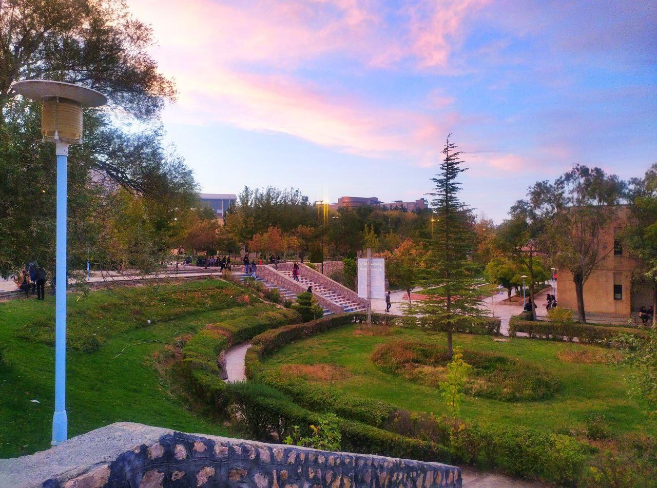 عکس دانشکده زبان و ادبیات