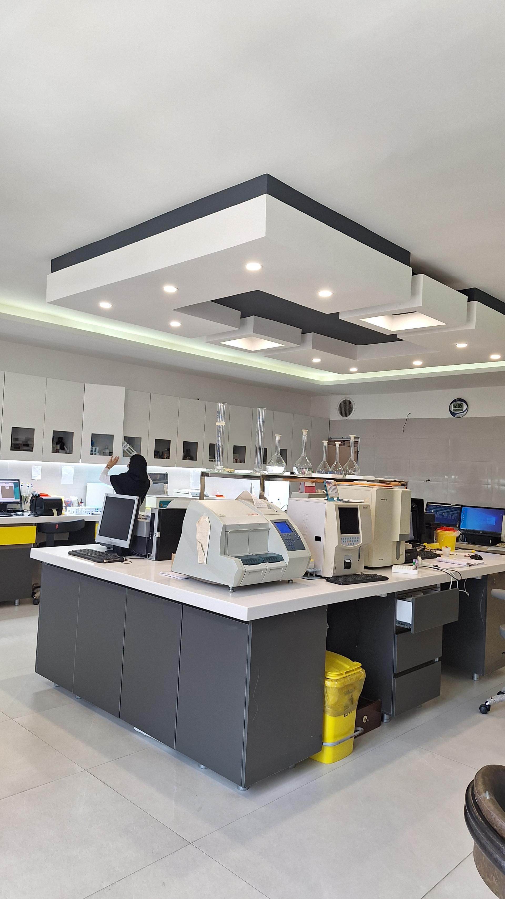 عکس آزمایشگاه دکتر رحیمی