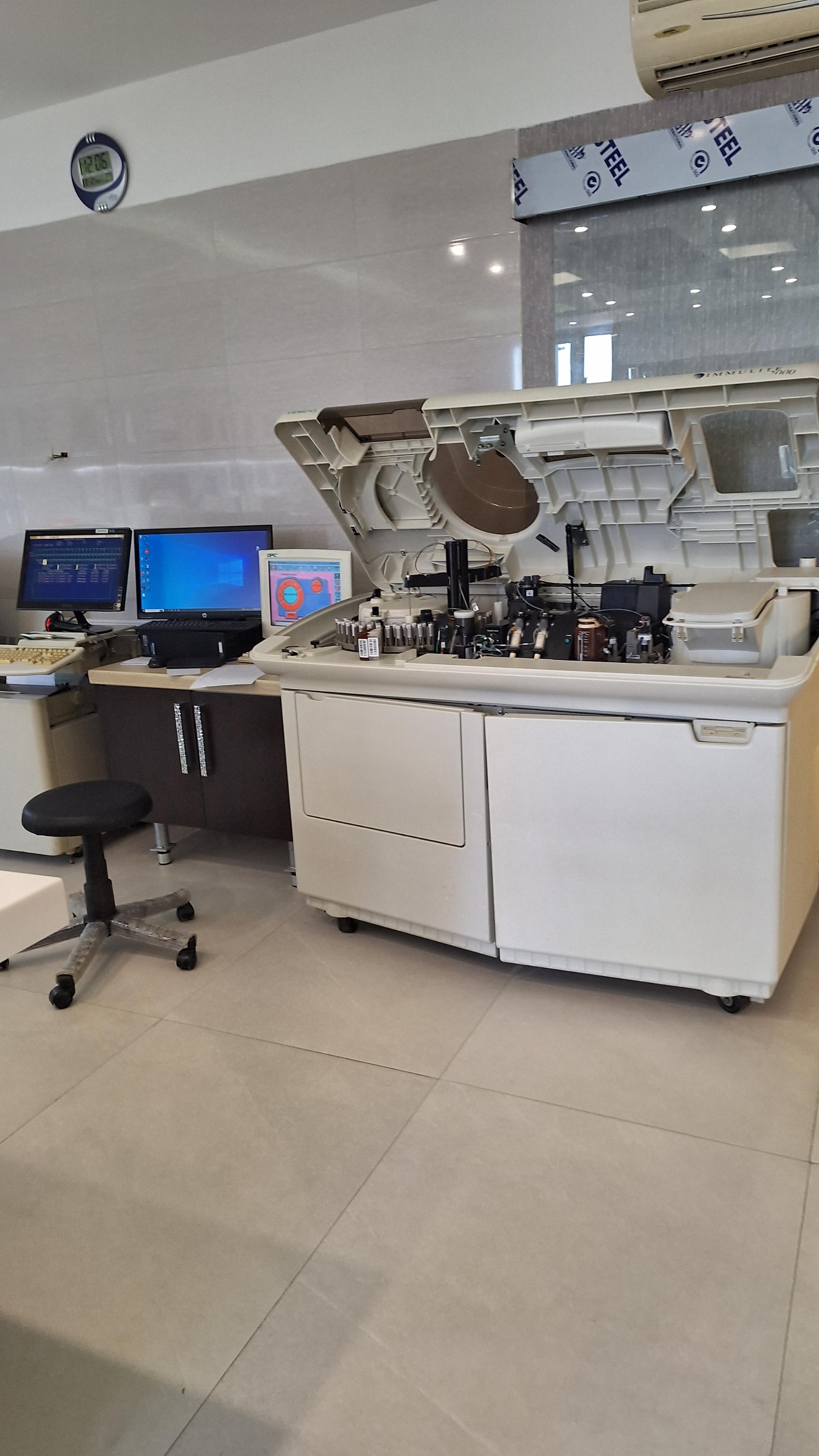 عکس آزمایشگاه دکتر رحیمی