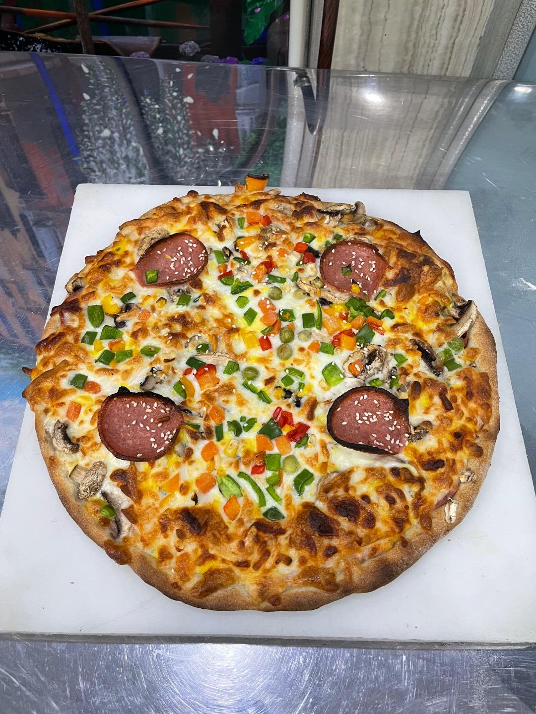 عکس پیتزا ساندویچ برگ سبز