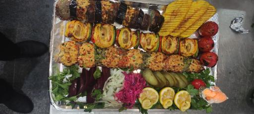 عکس تهیه غذای ستاره سینا