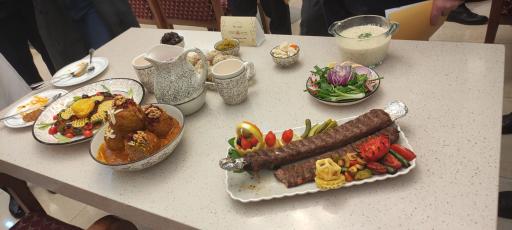 عکس تهیه غذای ستاره سینا