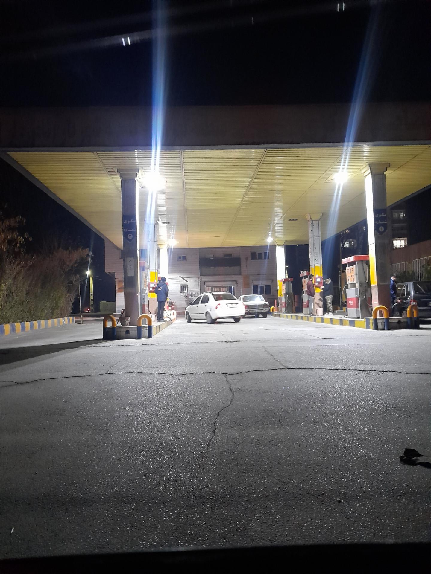 عکس پمپ بنزین