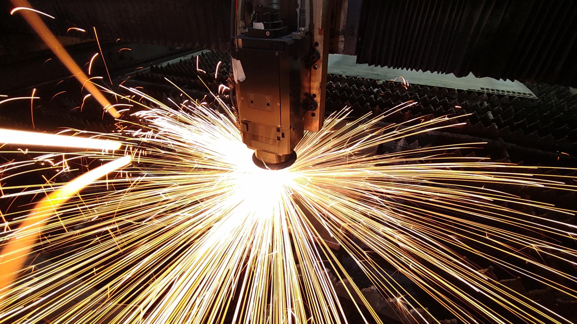 عکس برش لیزر فلزات کلین کات 