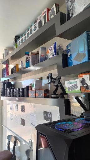 عکس خدمات کامپیوتری پی سی پلاس