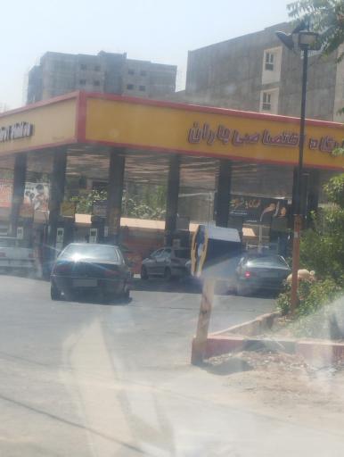 عکس پمپ بنزین باران