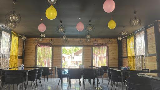 عکس باغچه رستوران ایرانی