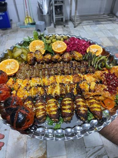 عکس باغچه رستوران ایرانی