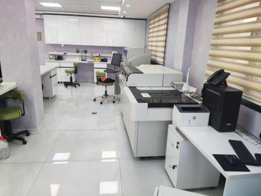 عکس آزمایشگاه مهر