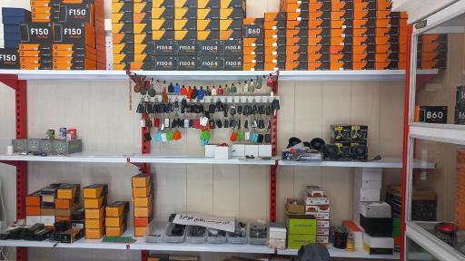 عکس فروشگاه سیستم امنیتی خودرو مدرن