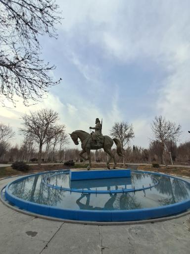 عکس مجسمه میرزا کوچک خان جنگلی 