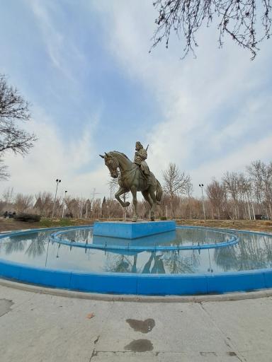 عکس مجسمه میرزا کوچک خان جنگلی 