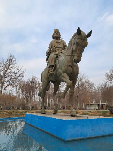 عکس مجسمه میرزا کوچک خان جنگلی 