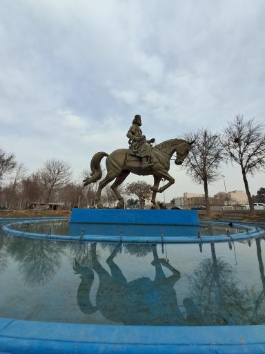 عکس مجسمه میرزا کوچک خان جنگلی 