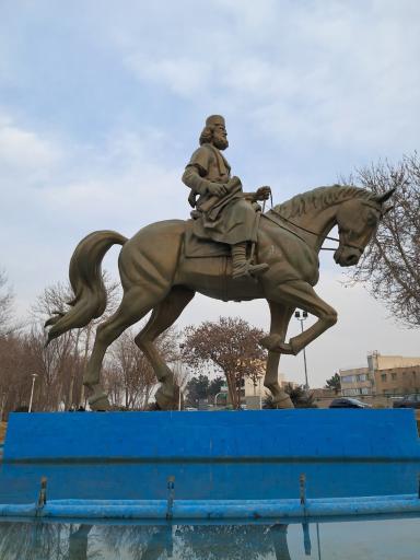 عکس مجسمه میرزا کوچک خان جنگلی 