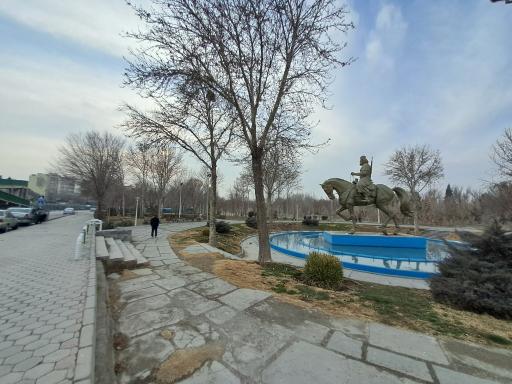 عکس مجسمه میرزا کوچک خان جنگلی 